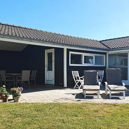 4 Person In Gilleleje-by Traum *